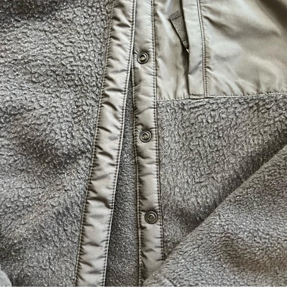 The North Face Girls Gray Sherpa Fleece Jacket Size M (10) - Picture 4 of 5
